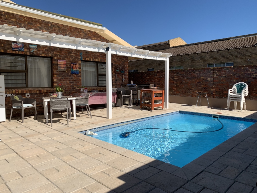 4 Bedroom Property for Sale in Wavecrest Eastern Cape